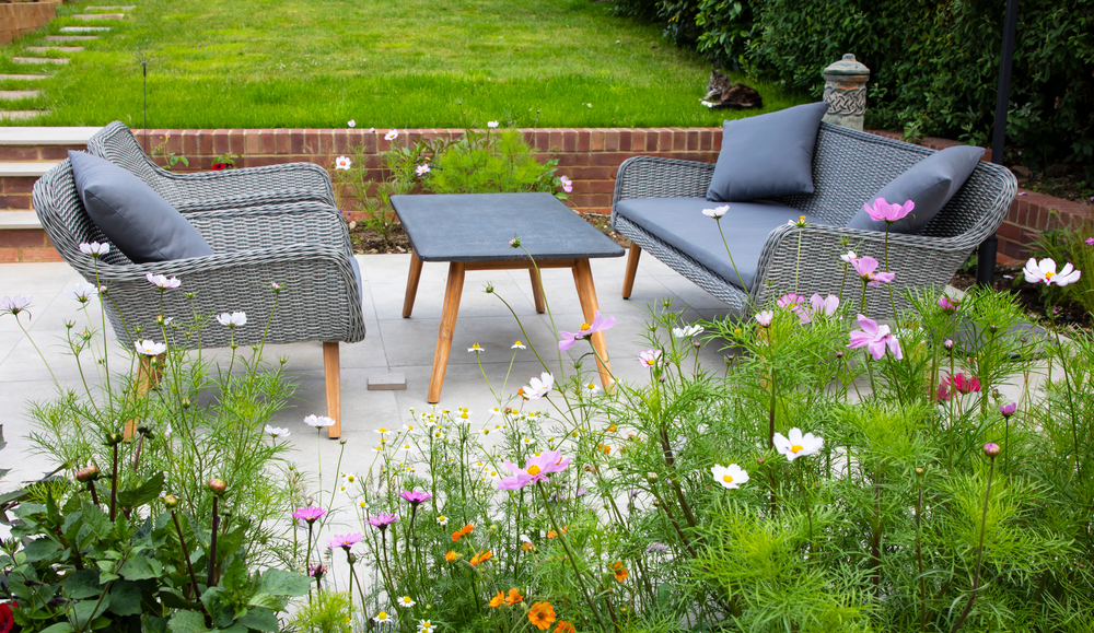 garden,seating,next,to,the,flower,border